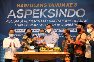 Pemotongan nasi tumpeng di Ultah aspeksindo