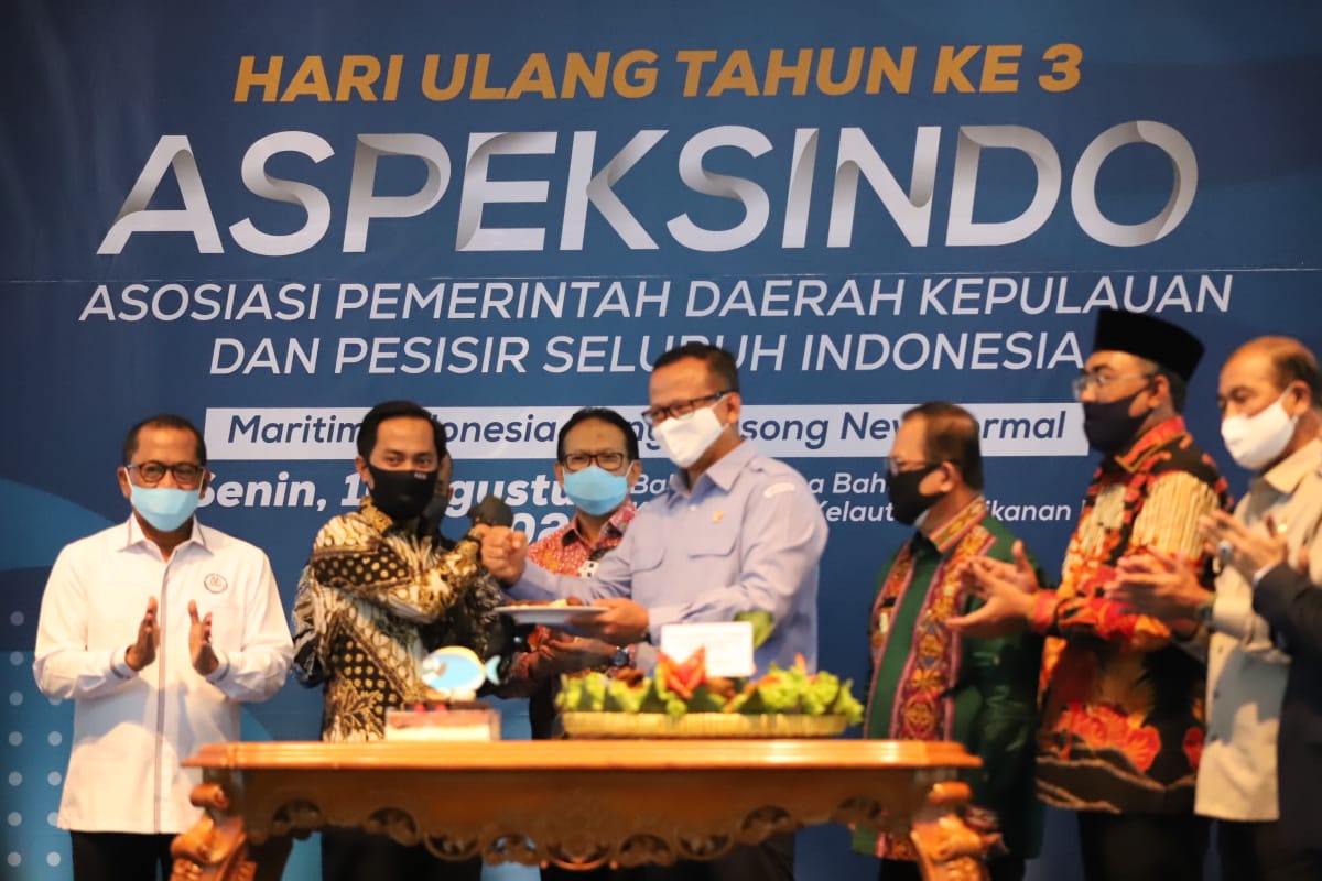 Pemotongan nasi tumpeng di Ultah aspeksindo