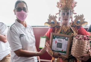 Barcode dan aplikasi untuk transaksi belanja di Bali.
