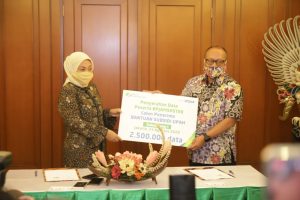 menaker menerima data pekerja penerima subsidi upah melalui BPJS tahap pertama. (f-Biro Humas Kemnaker)