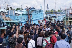 Mentri Edhy saat penangkapan kapan Nelayan asing di Natuna beberapa bulan lalu
