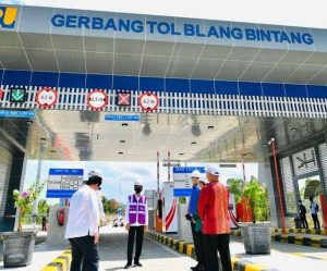 Presiden Joko Widodo usai meresmikan jalan tol di Aceh. (F-setpres)