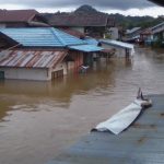 Banjir merendam 1.469 rumah di Kecamatan Sokan Kabupaten Melawi Kalimantan Barat Minggu (13/9/2020). Foto: BPBD Kabupaten Melawi