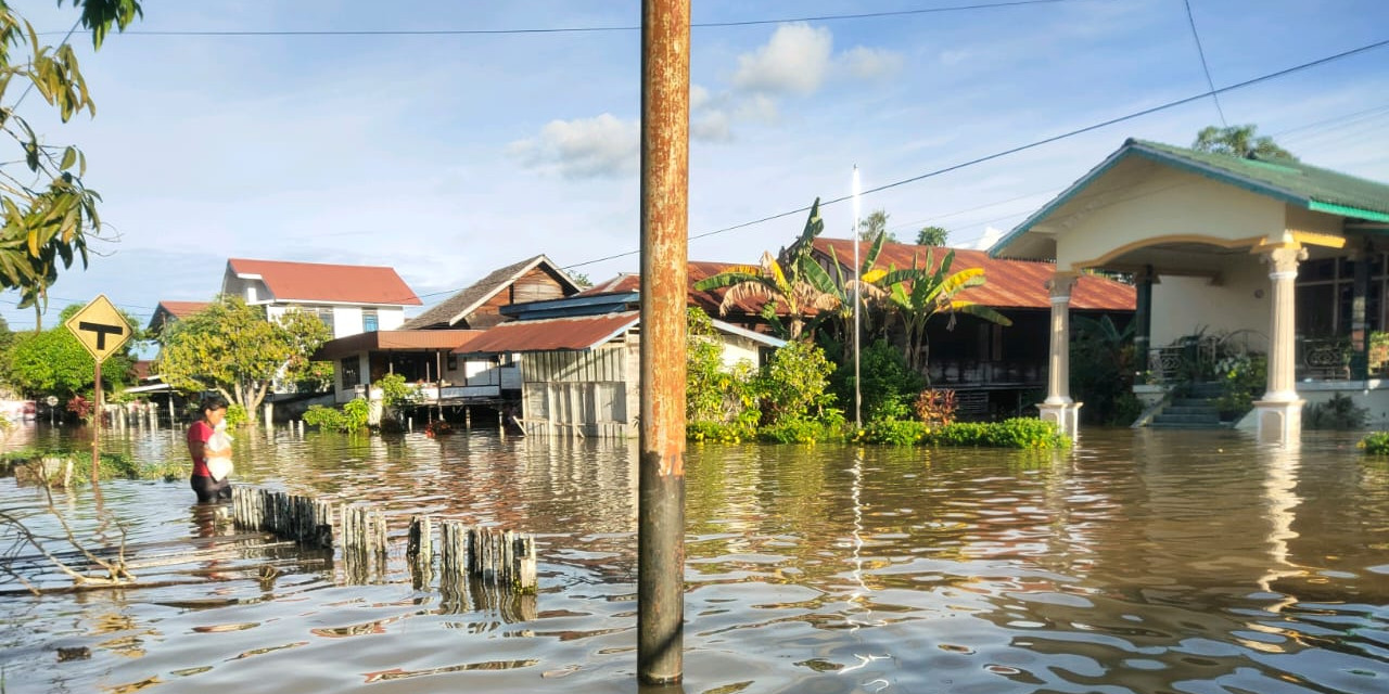 Kondisi banjir yang melanda permukiman di Kabupaten Kapuas Hulu (Foto: BPBD Kabupaten Kapuas hulu)