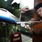 Presiden ke-3 RI B. J. Habibie pernah mewujudkan pesawat buatan sendiri melalui R80 saat tak mendapatkan respon dari pemerintah RI