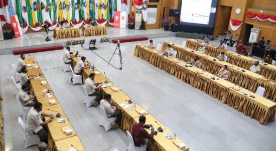 Rapat Koordinasi melalui Video Conference dengan tema “Kesiapsiagaan Satpol PP dan Satlinmas dalam Penyelenggaraan Pilkada Serentak Tahun 2020” di Sasana Bhakti Praja, Kantor Kemendagri pada Jumat, (4/9/2020).