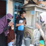 Menaker Ida saat mengunjungi kediaman buruh di Bekasi