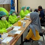 Wartawan dan budayawan beserta keluarga saat ikut rapid tes Wartawan dan budayawan beserta keluarga saat ikut rapid tes