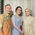 Ayu Ting Ting bersama Ayah Rozak dan Umi.