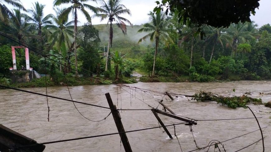 Banjir Rusak Jembatan di Kabupaten Buru, Maluku.