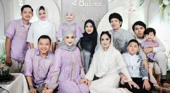 Aurel Hermansyah baru saja menggelar acara pengajian empat bulanan kandungannya.