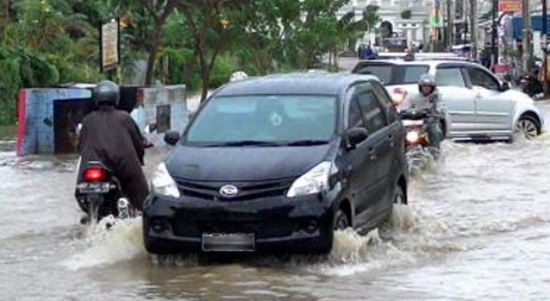 Perhatikan saat mobil kebanjiran