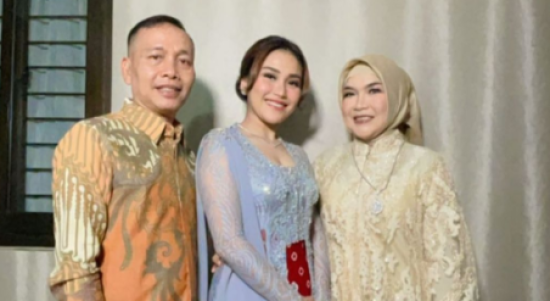 Ayu Ting Ting Temani Ayah Rojak Diperiksa Polisi