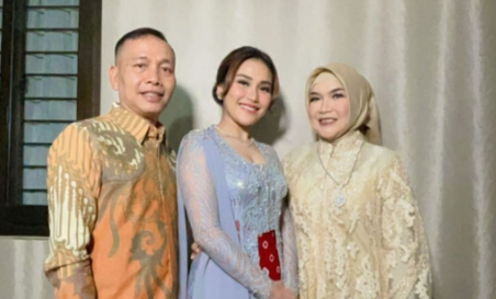 Ayu Ting Ting Temani Ayah Rojak Diperiksa Polisi