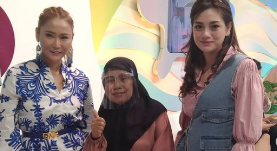 Yamete Kudasai Bikin Wanita Penjual Galon Ini Viral