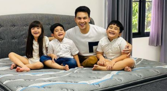 Jonathan Frizzy Masih Serumah dengan Dhena, Demi Anak