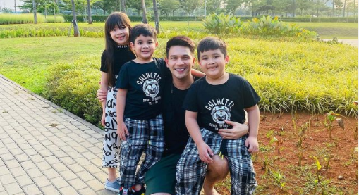 Jonathan Frizzy Ungkap Alasan Masih Serumah dengan Dhena Devanka