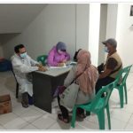 TKI-saat-antre-mengikuti-pemeriksaan-kesehatan-di-pintu-kedatangan-pelabuhan-internasional-1