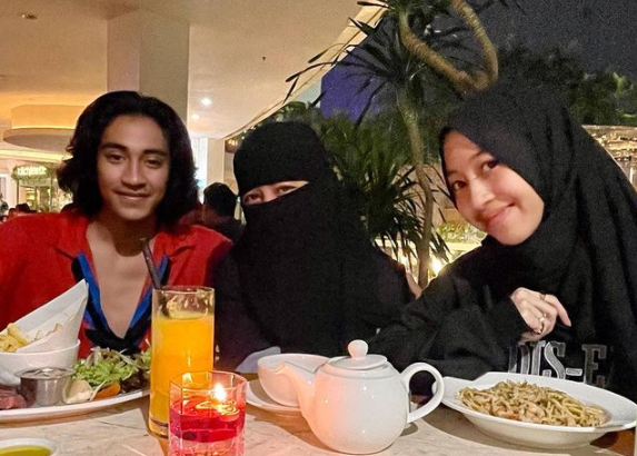 Ummi Pipik Ingin Dua Anaknya Nikah Muda