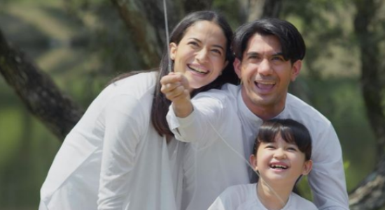 Penulis 'Layangan Putus' Minta Warganet Stop Bongkar Masa Lalunya