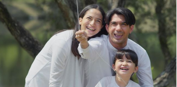 Penulis 'Layangan Putus' Minta Warganet Stop Bongkar Masa Lalunya