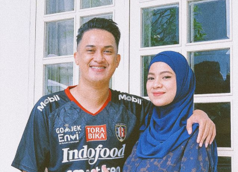 Rijja Abbas Jualan Ayam Beku Lantaran Sepi Manggung