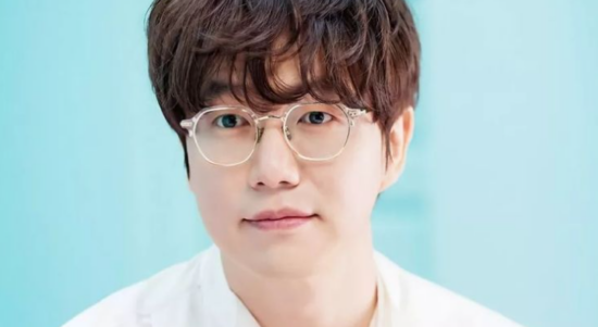 Penyanyi Sung Si Kyung Diprotes Tetangga, Lantaran Berisik