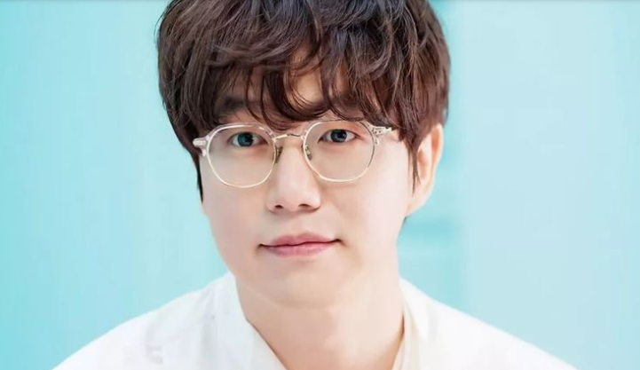 Penyanyi Sung Si Kyung Diprotes Tetangga, Lantaran Berisik