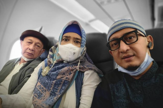 Ustaz Zacky Mirza Ditabrak, Kaca Spion Mental