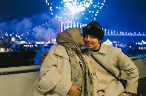 Atta Halilintar Cangkok Rambut Tutup Jidat Lebar