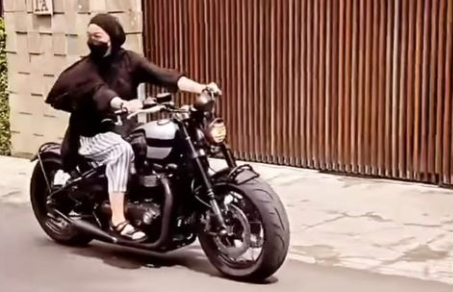 Ananda Omesh Kaget Lihat Istri Naik Moge, Lagi Hamil