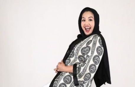 Elly Sugigi Sebut Fuji Sok Artis, Begini Reaksi Netizen