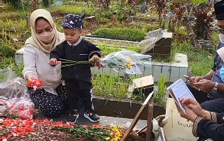 Gala Sky Kunjungi Makam Vanessa Aggel & Bibi Andriansyah