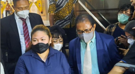 Olivia Natahania Makan & Minum Saat Sidang, Hakim Kesal