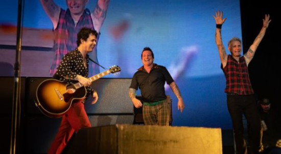 Grup Green Day Batalkan Manggung di Rusia