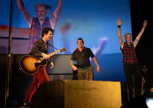 Grup Green Day Batalkan Manggung di Rusia