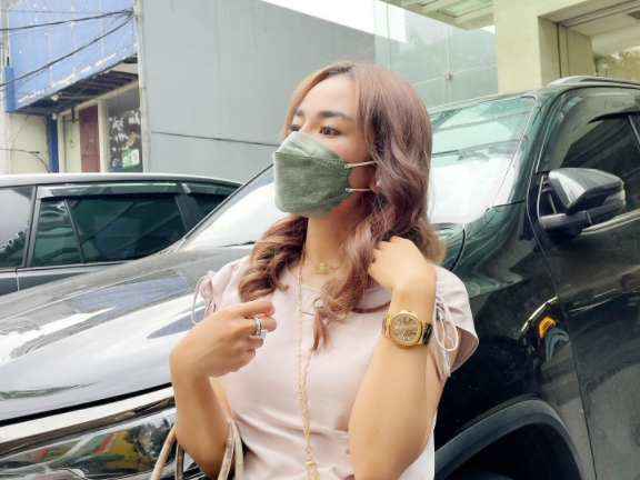 Medina Zein Ungkap Alasan Lepas Hijab