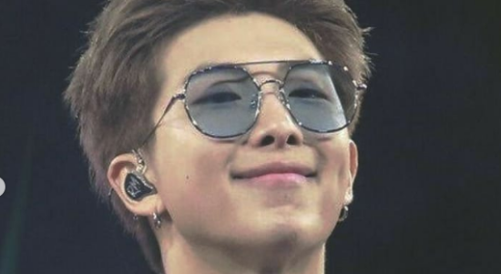 Hadiah Bola Basket Biru Untuk RM BTS