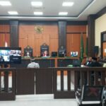 Sidang-Ketua-Kopsa-M-Kampar-Riau-yang-dikriminalisasi-krena-memperjuangkan-hak-997-petani-768x363