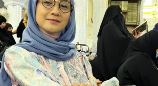 Desy Ratnasari Awali Karier Sebagai Gadis Sampul