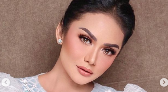 Krisdayanti Mengaku Trauma Mengantar Anak Disunat