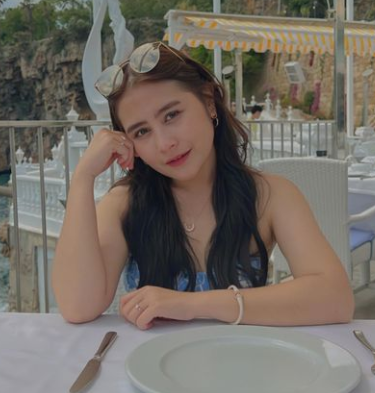 Adegan Prilly Latuconsina Menggoda Reza Rahadian