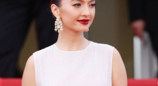 Raline Shah Pamer Foto Bareng Lee Jung Jae