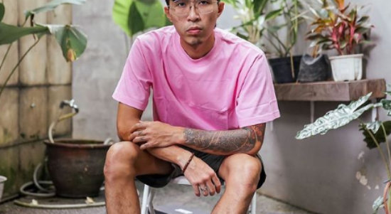 Mobil Mewah Dokter Tirta Ditabrak Pengendara Motor