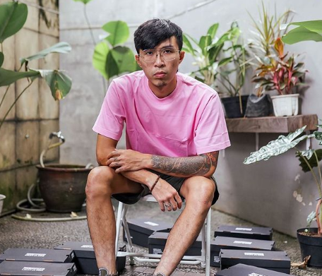 Mobil Mewah Dokter Tirta Ditabrak Pengendara Motor