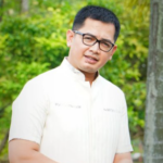 Tak Sengaja Injak Besi, Dagu Tommy Kurniawan Sobek