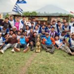 Sunday FC foto bersama setelah juara Open Turnamen Sepakbola Piala Ketua DPRD Provinsi Sumatera Selatan Andie Dinialdie 3
