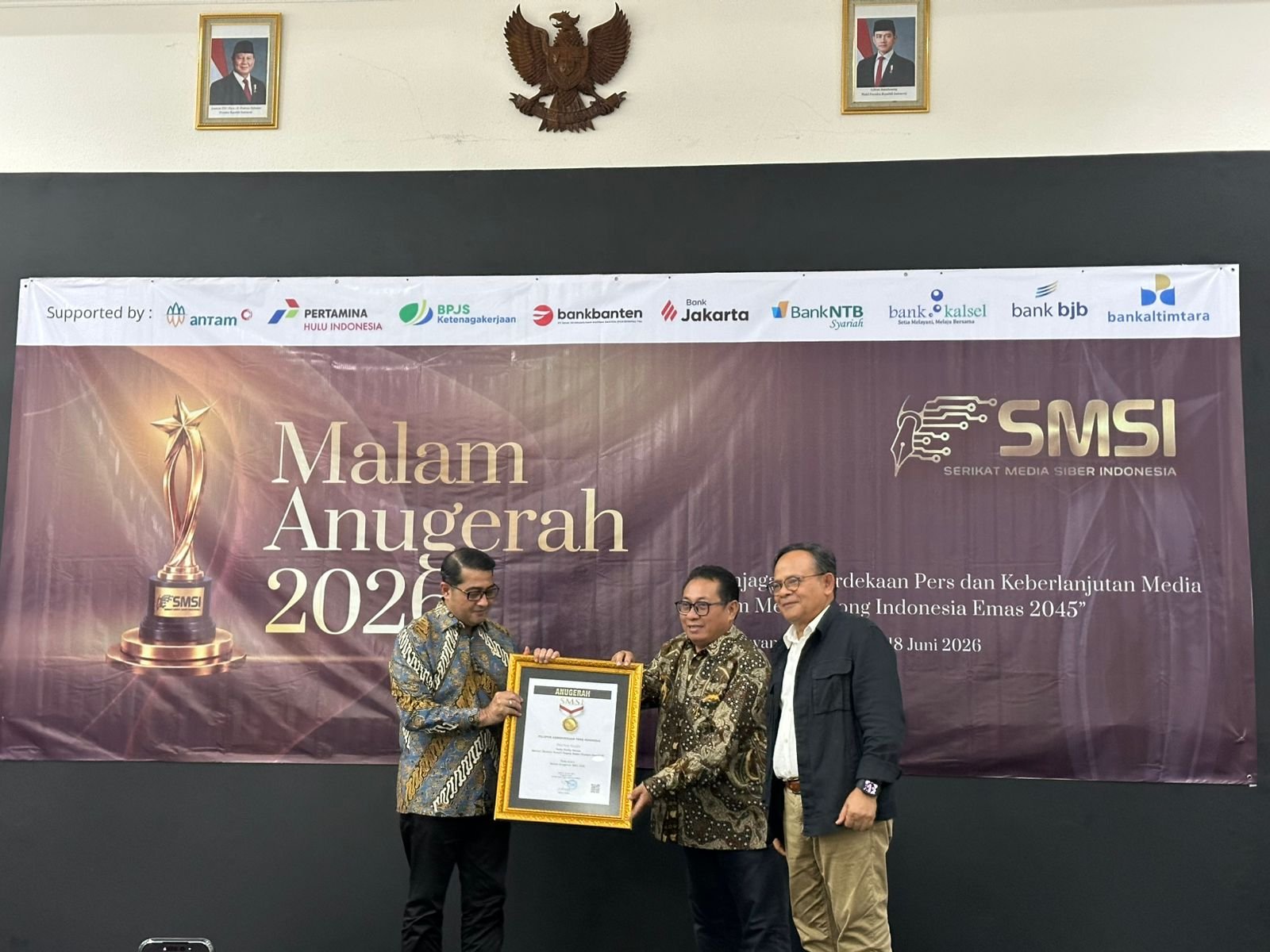 Firdaus Serahkan Anugerah SMSI 2026, Apresiasi Menteri hingga Kepala Desa Inspiratif