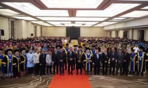 1787821416_6a8ffd683bbf0_hadiri-wisuda-politeknik-akamigas-wagub-sumsel-cik-ujang-minta-alumni-kelola-potensi-sda-daerah