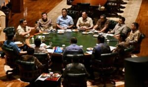 Rapat-di-Hambalang-Presiden-Prabowo-Evaluasi-Penanganan-Karhutla-Kalimantan-dan-Pemulihan-Pascagempa-NTT-768x527